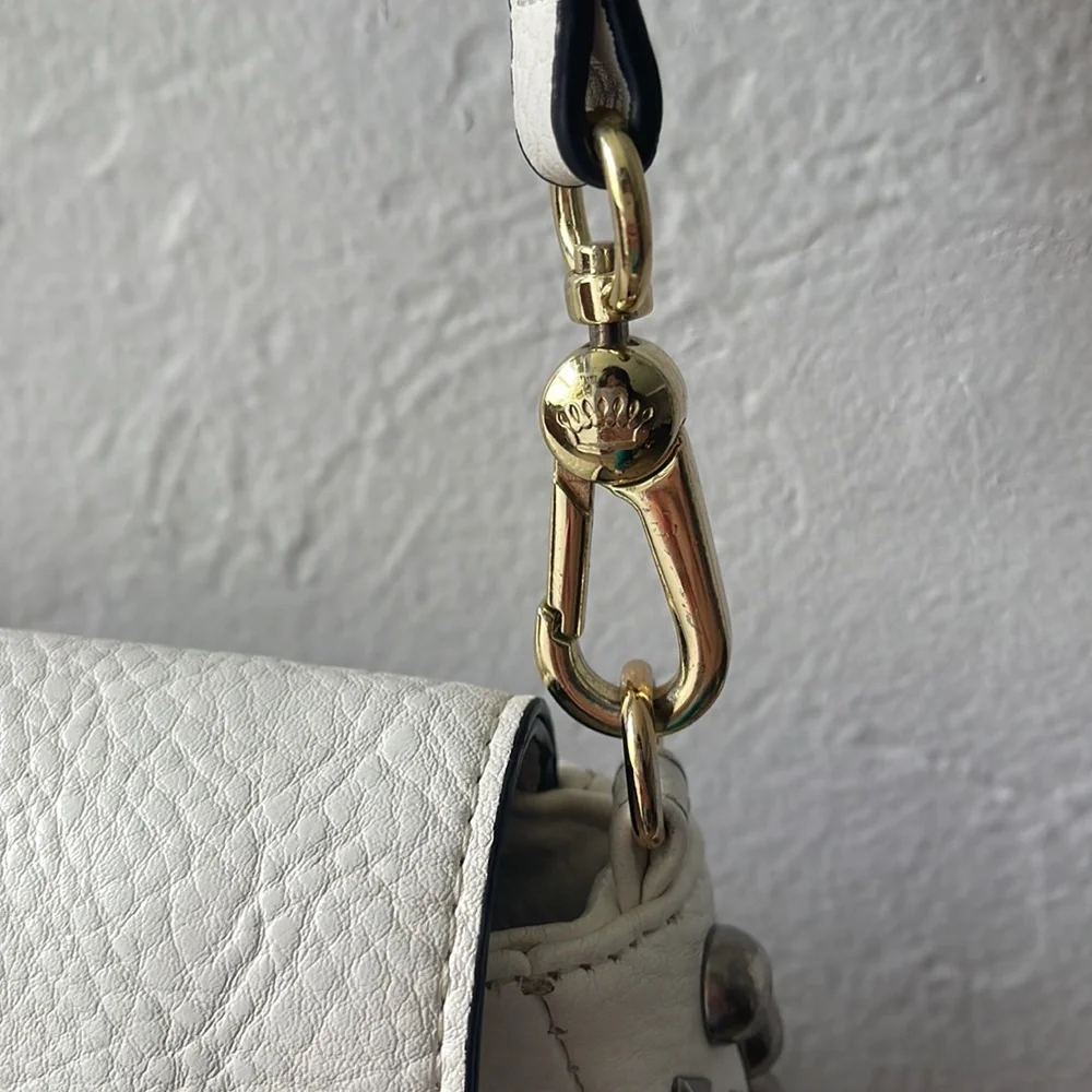 Juicy couture white cross body purse - Picture 5 of 11